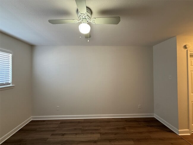 Building Photo - 1141 N Durham Dr