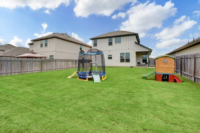 Building Photo - 5687 Heron Dr