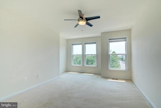 Building Photo - 42262 Knotty Oak Terrace