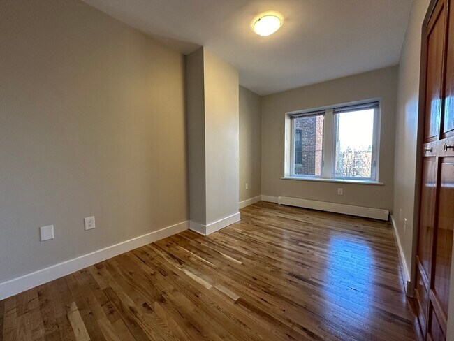 Building Photo - 33 Grove 2 Grv