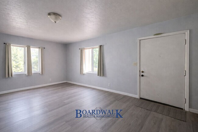 Building Photo - 1138-1138 Navajo St