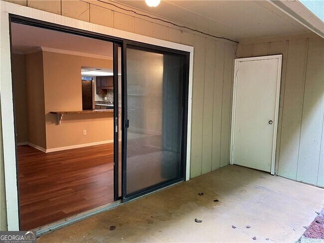 Building Photo - 2207 Surrey Ct