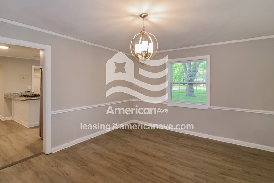 Building Photo - 2716 Colonial Dr