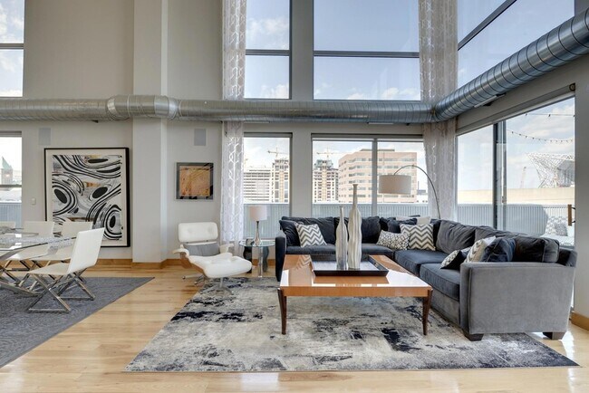 Building Photo - 521 S 7th St