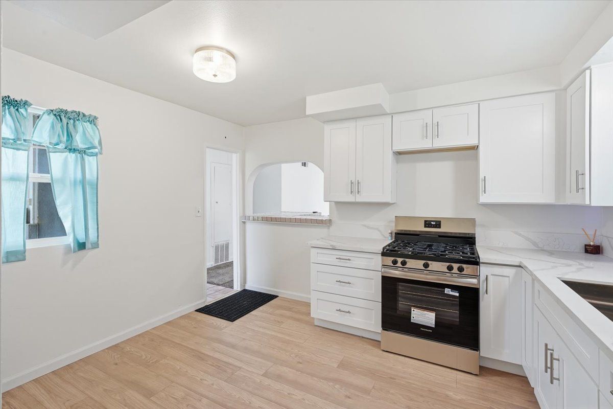 Building Photo - 858 Ashfield Ave
