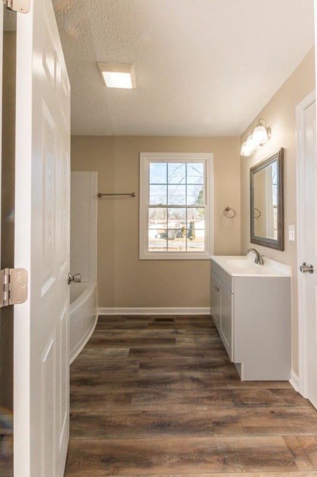 Building Photo - 816 Garrettsburg Rd