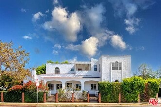 Building Photo - 6686 Drexel Ave