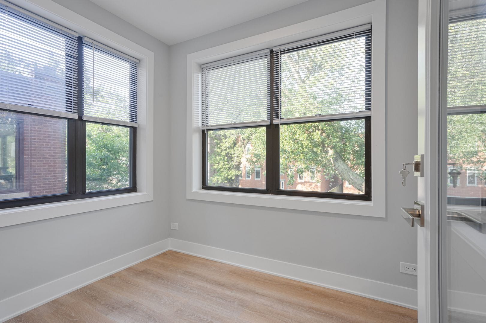 Building Photo - 6921 N Lakewood Ave