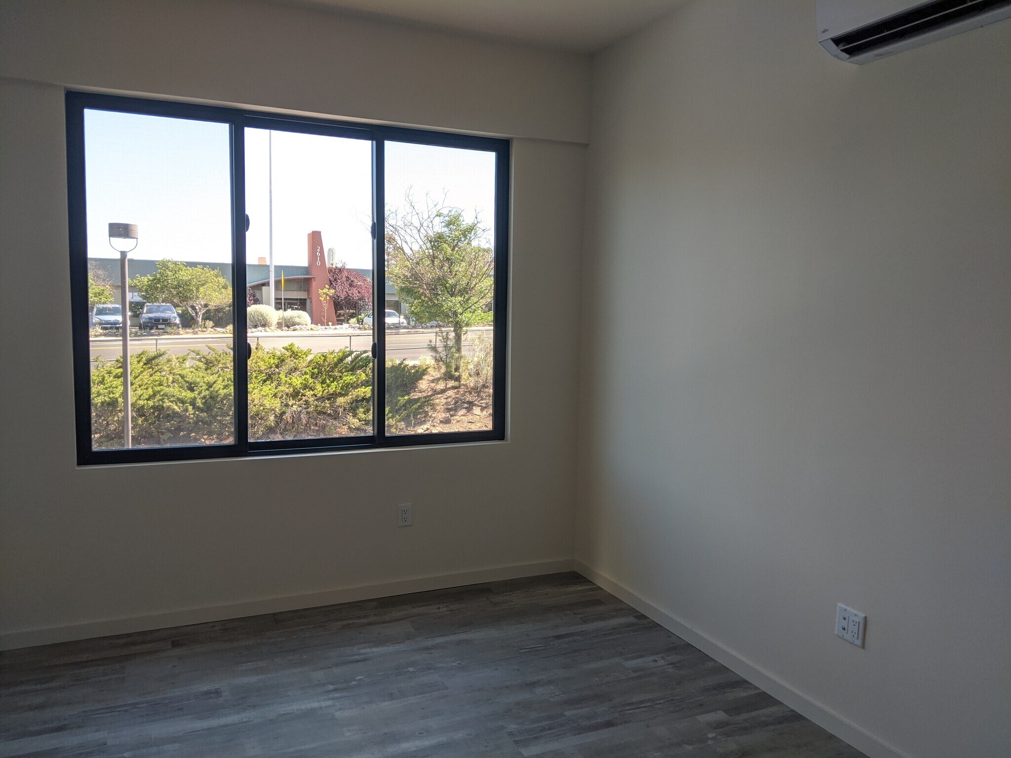 Building Photo - 557 Oppenheimer Dr