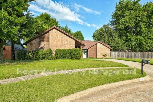 Building Photo - 3619 Chatham Ct
