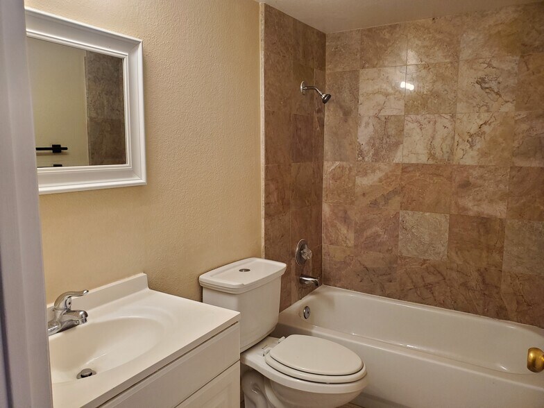 Building Photo - 440 Citracado Pky