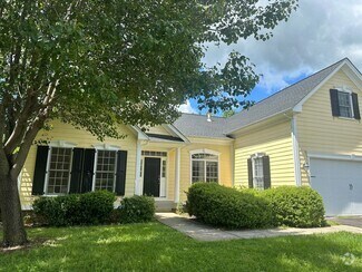 Building Photo - Fantastic custom built home in the exclusi...