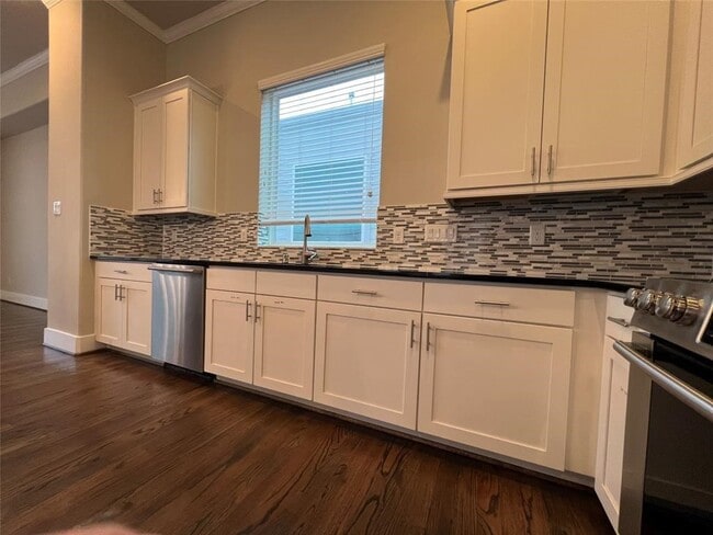 Building Photo - 5623 Kansas St