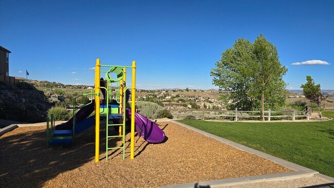Building Photo - Gated Somersett Home with a View!