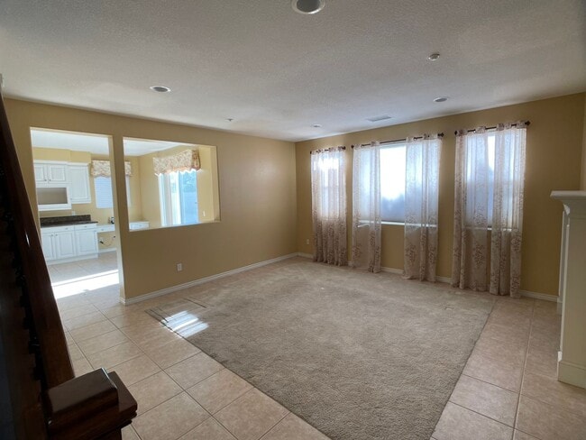 Building Photo - Oxnard 4 Bedroom 3 Full Bathroom 2-Story Home