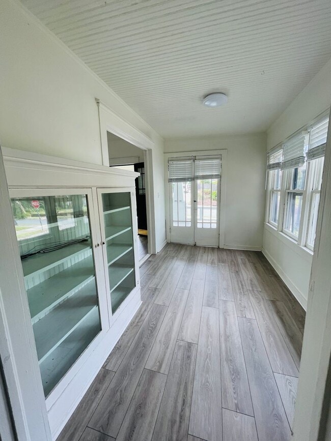 Building Photo - 802 South Blvd