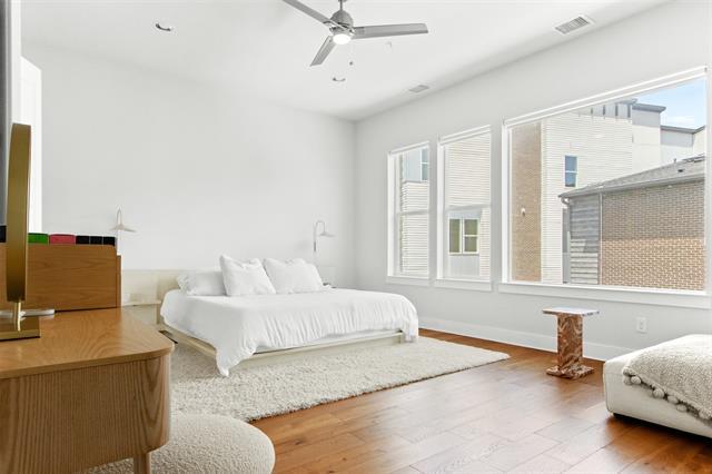 Building Photo - 381 E Greenbriar Ln