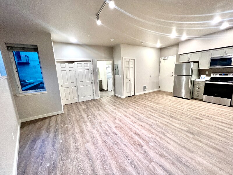 Building Photo - 2330 Yakima Ct