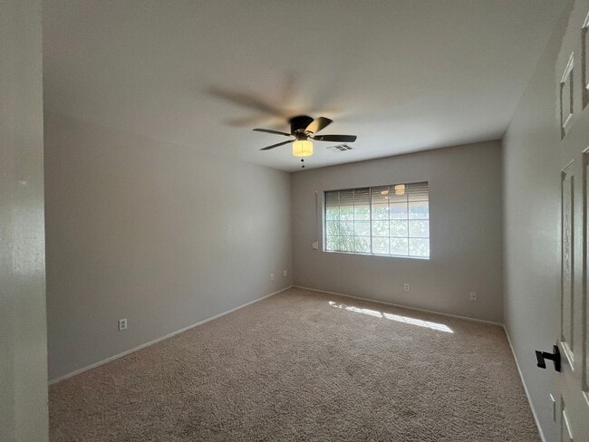 Building Photo - Charming Oversized 2 Bed, 2 Bath Townhouse...