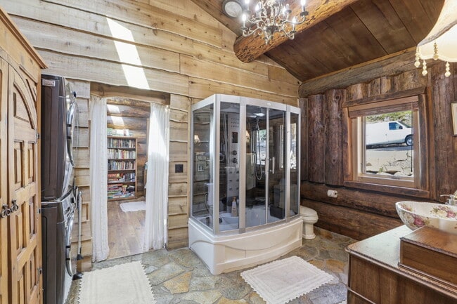 Building Photo - 2BR, 2BTH Executive Log Cabin Living Overlooking Carlin Bay on Lake Coeur d'Alene