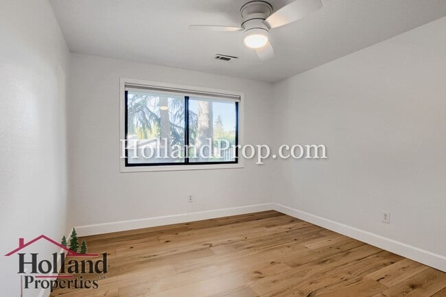 Building Photo - 3 Bedroom home in Aloha