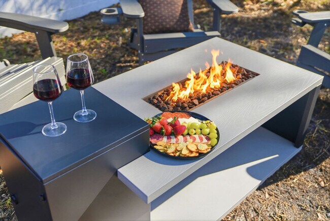 Building Photo - 720 1/2 West Woodlawn Avenue-SI ID1271939P