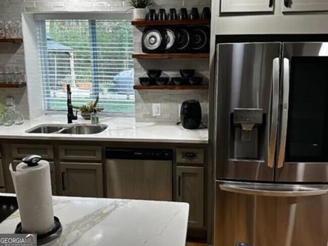 Building Photo - 2434 Rockcliff Rd SE