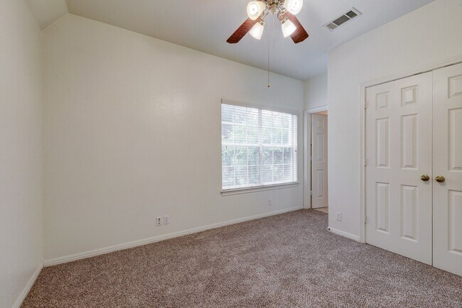 Building Photo - 106 E 46th St