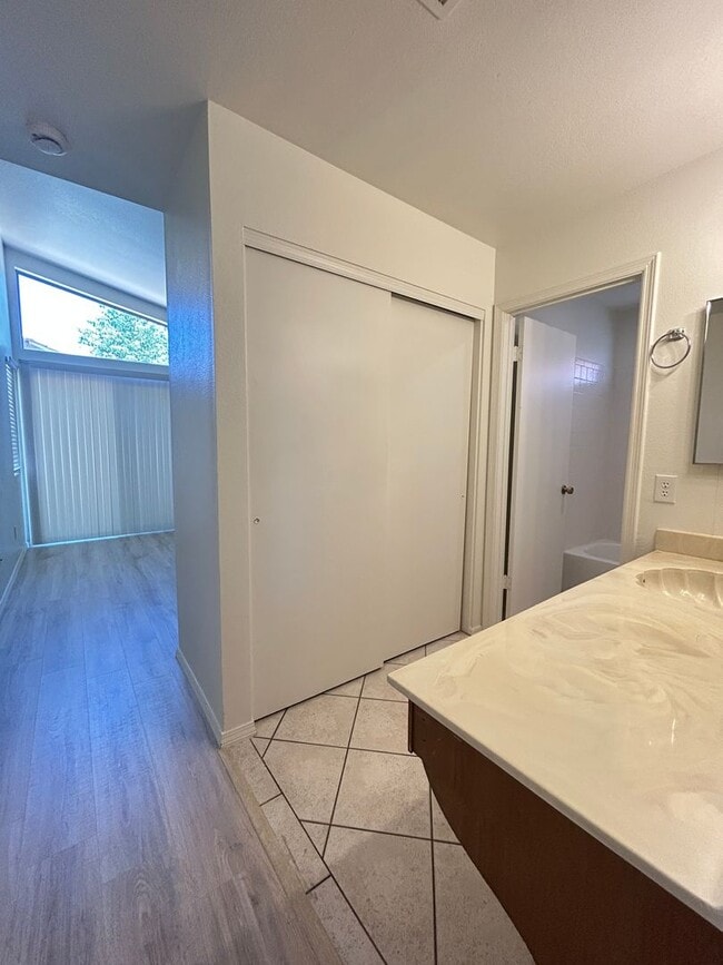 Building Photo - Chandler 3 Bed/ 2 Bath Single Story Home
