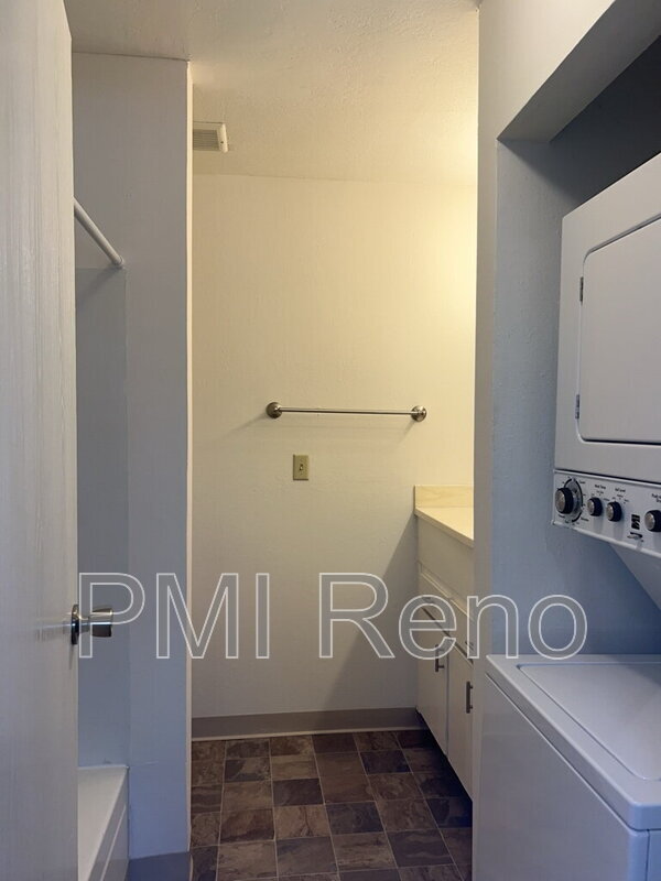 Building Photo - 2555 Clear Acre Ln