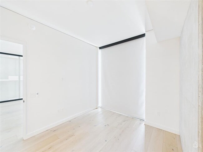 Building Photo - 610 Davis St