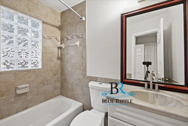 Building Photo - 1579 Walker St SE