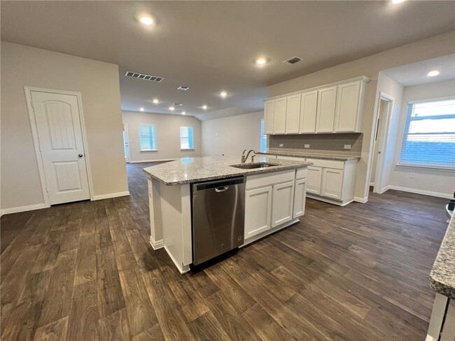 Building Photo - 20000 Price Daniel Dr