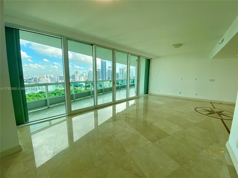 Building Photo - 1643 Brickell Ave