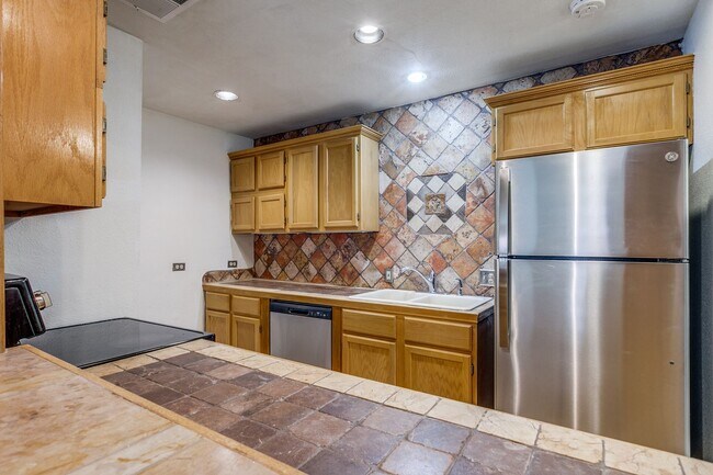 Building Photo - 1 BEDROOM BOUTIQUE APARTMENT