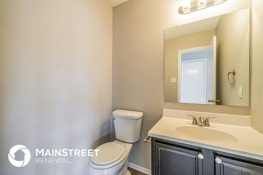 Building Photo - 1420 Chesapeake Dr