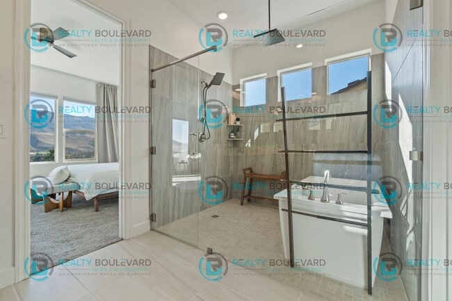 Building Photo - Stylish 3-Bedroom Sanctuary with Sophistic...