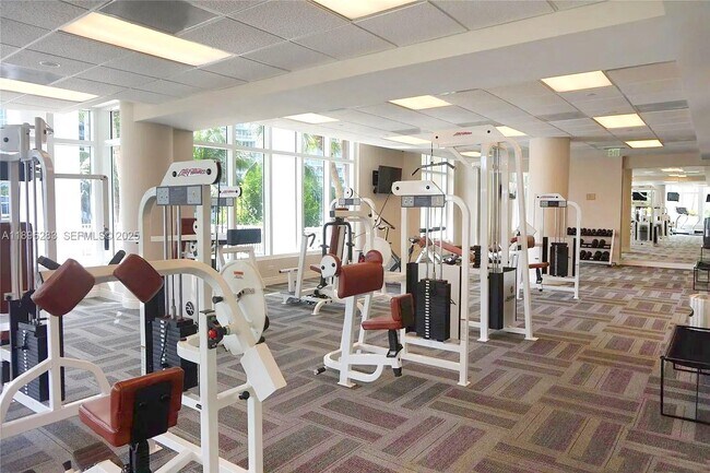 Building Photo - 801 Brickell Key Blvd