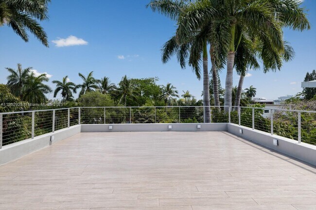 Building Photo - 1379 N Venetian Way