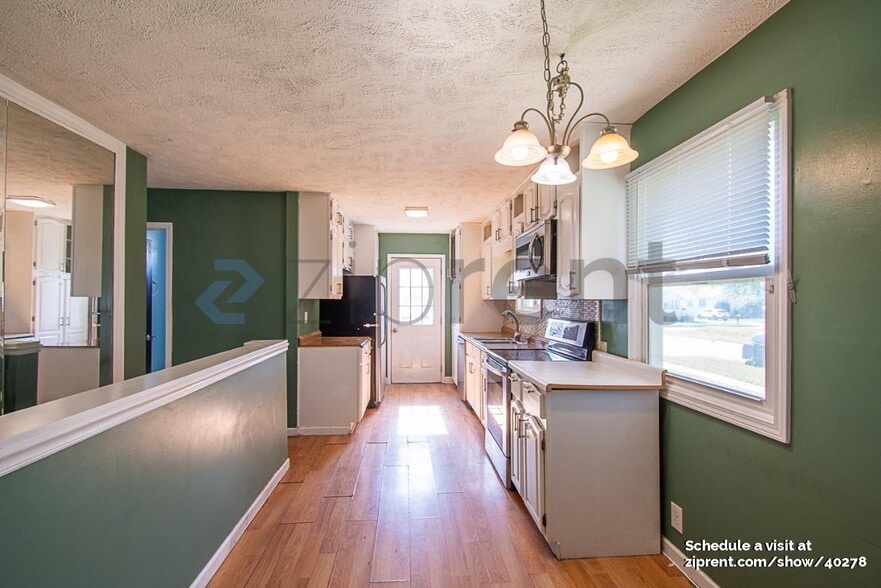 Building Photo - 907 W 29th Ave