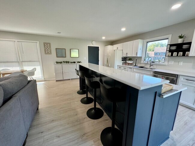 Building Photo - 61 Southgate Course