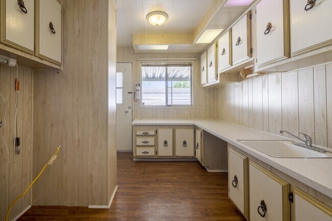 Building Photo - 25361 De Waide Ave