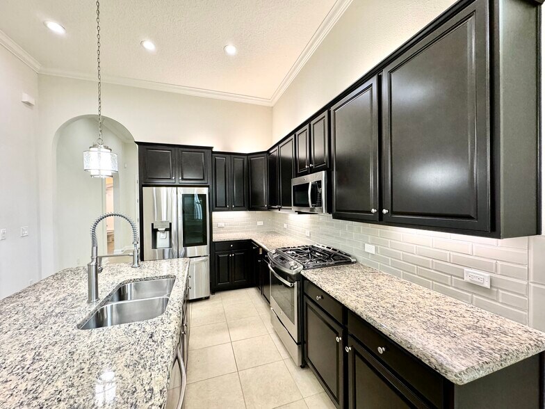 Building Photo - 45 Rinaldo Way