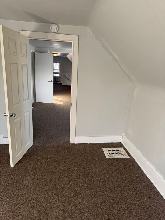 Building Photo - Updated  3-bedroom single family house available NOW!