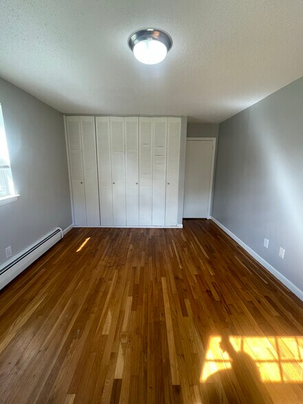 Building Photo - 1570 Willard Ave