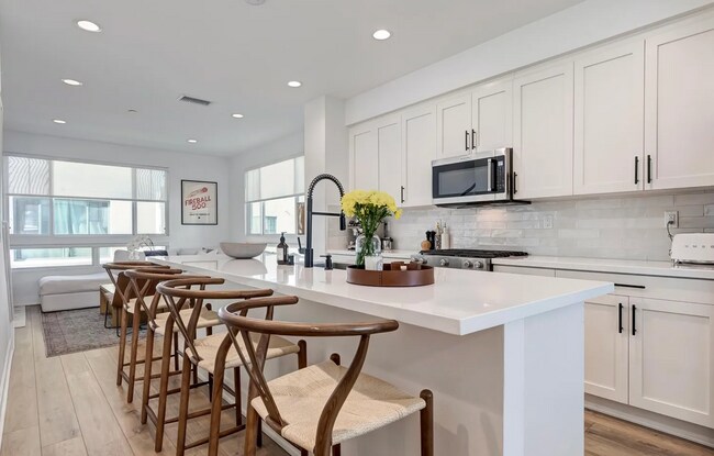 Building Photo - 2907 W Exposition Pl