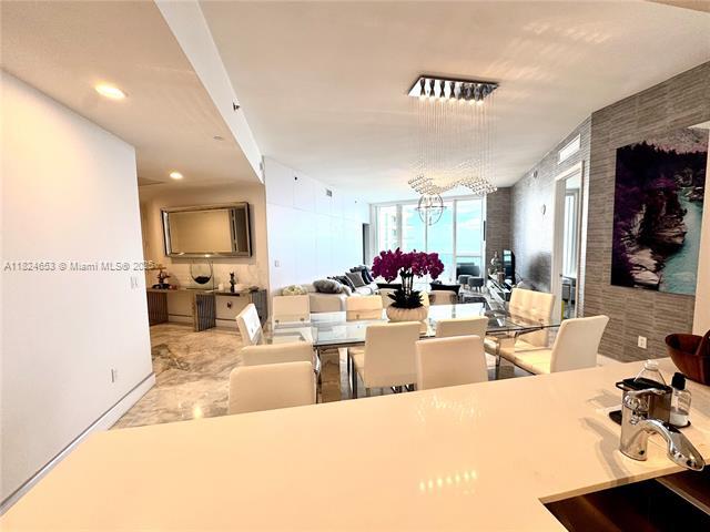 Building Photo - 16001 Collins Ave