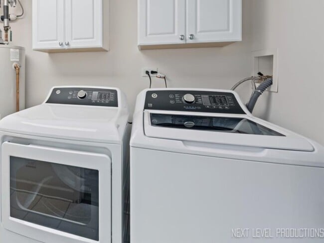 Building Photo - 450 Majestic Ln