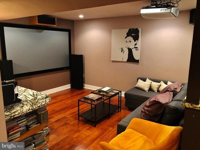 Building Photo - 10309 Bells Mill Terrace