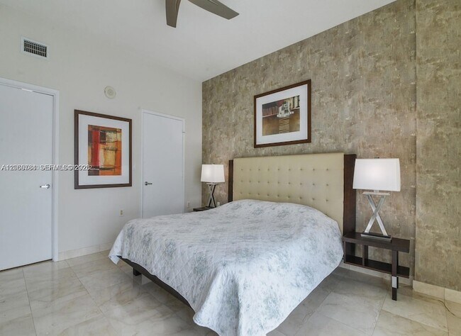 Building Photo - 150 Sunny Isles Blvd
